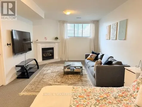 124 Landover Crescent Ottawa ON K2M 2W2