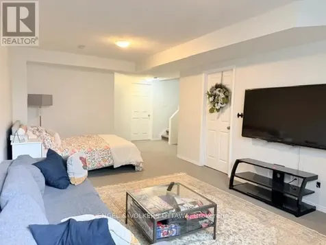 124 Landover Crescent Ottawa ON K2M 2W2