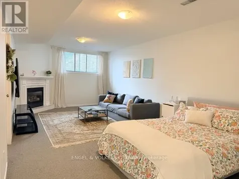 124 Landover Crescent Ottawa ON K2M 2W2