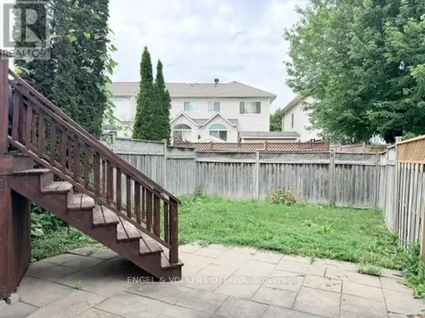 124 Landover Crescent Ottawa ON K2M 2W2