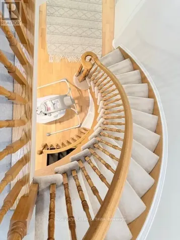 124 Landover Crescent Ottawa ON K2M 2W2