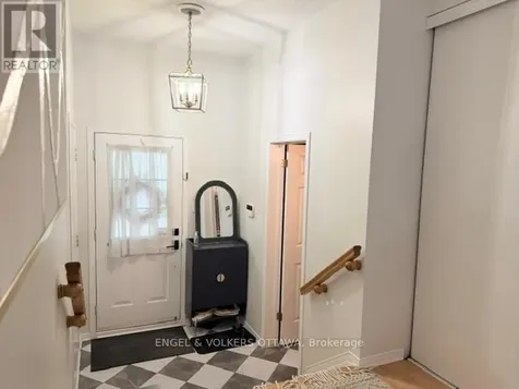 124 Landover Crescent Ottawa ON K2M 2W2