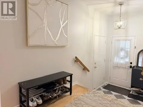 124 Landover Crescent Ottawa ON K2M 2W2