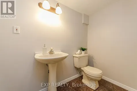 40 Newborough Crescent Ottawa ON K2G 6A5