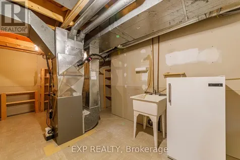40 Newborough Crescent Ottawa ON K2G 6A5