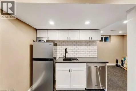 307 Erindale Drive Burlington ON L7L 4T3