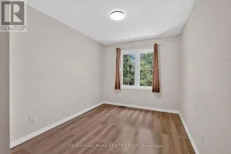24 Gray Crescent Ottawa ON K2K 3J6