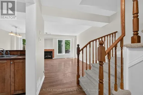 24 Gray Crescent Ottawa ON K2K 3J6
