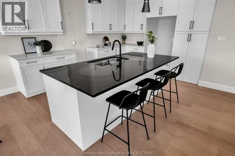 211 Rosewood Crescent Chatham ON N7M 0V4