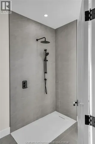 211 Rosewood Crescent Chatham ON N7M 0V4