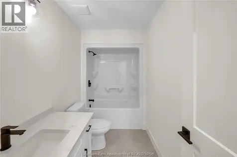 8 Cornerstone Place Chatham ON N7M 0V8