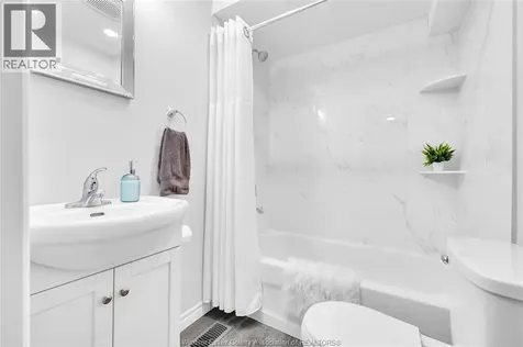 1209 Curry Avenue Windsor ON N9B 2C8