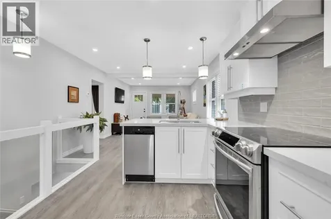 1209 Curry Avenue Windsor ON N9B 2C8