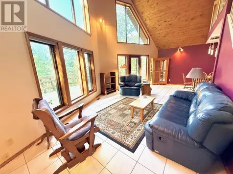 60 Campbell Road Kenora ON P9N 4N3
