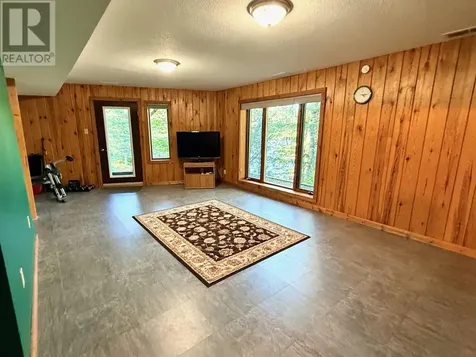60 Campbell Road Kenora ON P9N 4N3