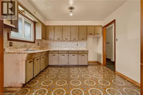 34 Windrush Crescent Hamilton ON L8V 2K8