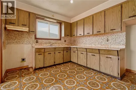 34 Windrush Crescent Hamilton ON L8V 2K8