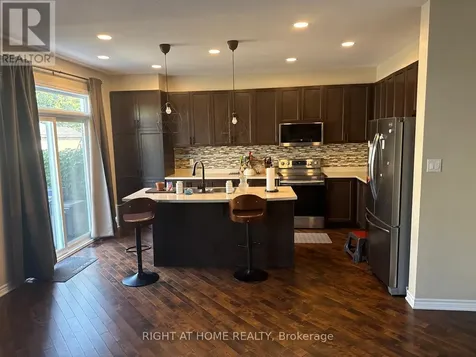 371 Vendevale Avenue Ottawa ON K2P 0S4
