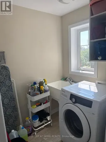 371 Vendevale Avenue Ottawa ON K2P 0S4