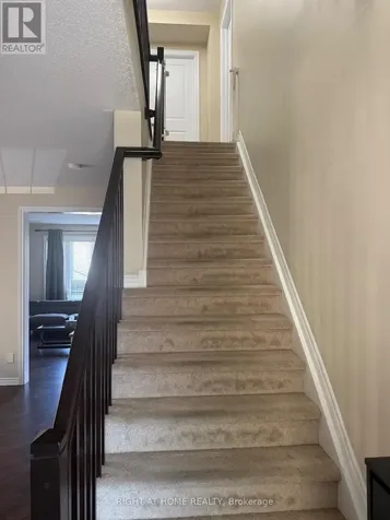 371 Vendevale Avenue Ottawa ON K2P 0S4
