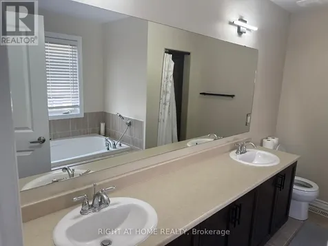 371 Vendevale Avenue Ottawa ON K2P 0S4