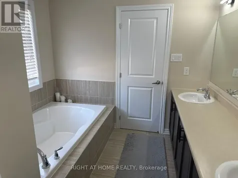 371 Vendevale Avenue Ottawa ON K2P 0S4