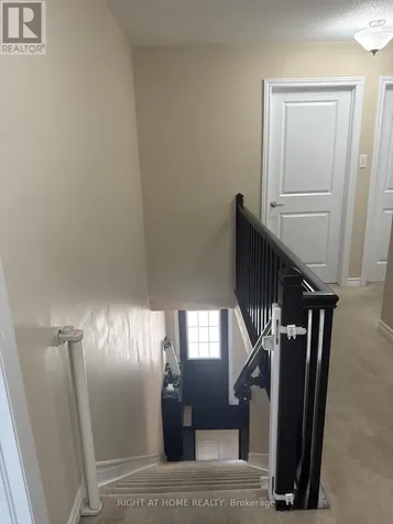 371 Vendevale Avenue Ottawa ON K2P 0S4