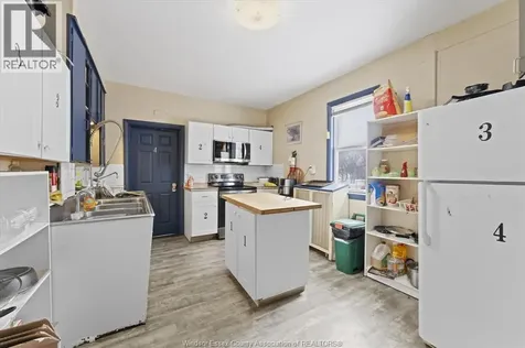 3060 Sandwich Windsor ON N9C 1A4