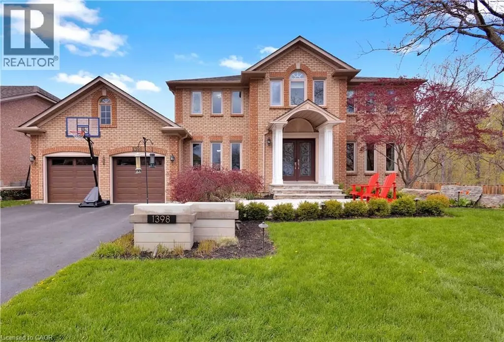 1398 Winterberry Drive Burlington ON L7P 4T4