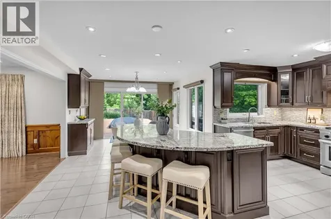 1398 Winterberry Drive Burlington ON L7P 4T4