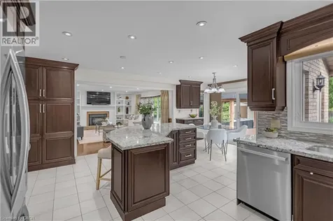 1398 Winterberry Drive Burlington ON L7P 4T4