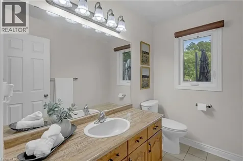 1398 Winterberry Drive Burlington ON L7P 4T4