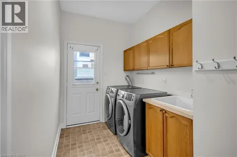 1398 Winterberry Drive Burlington ON L7P 4T4