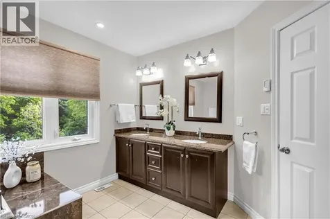 1398 Winterberry Drive Burlington ON L7P 4T4
