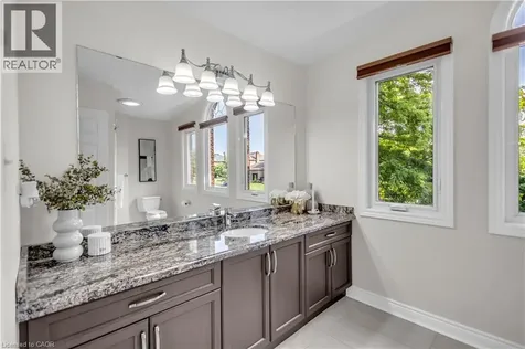 1398 Winterberry Drive Burlington ON L7P 4T4
