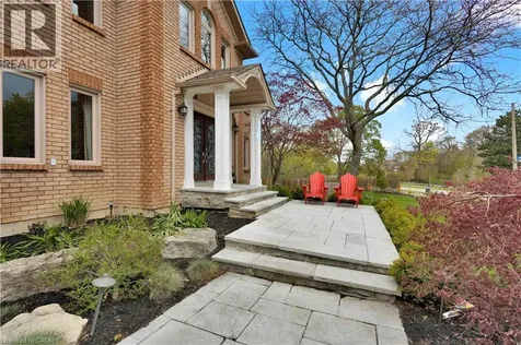 1398 Winterberry Drive Burlington ON L7P 4T4