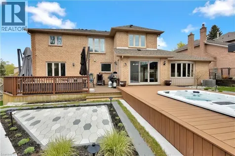 1398 Winterberry Drive Burlington ON L7P 4T4