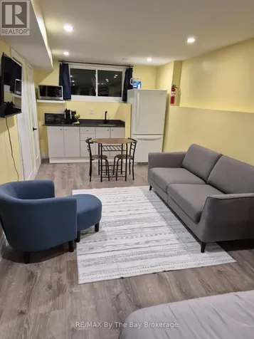 7 Harbour Crescent Wasaga Beach ON L9Z 1G4