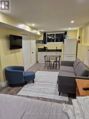 7 Harbour Crescent Wasaga Beach ON L9Z 1G4