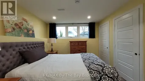 7 Harbour Crescent Wasaga Beach ON L9Z 1G4