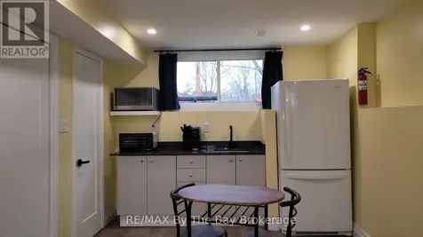 7 Harbour Crescent Wasaga Beach ON L9Z 1G4