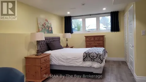 7 Harbour Crescent Wasaga Beach ON L9Z 1G4