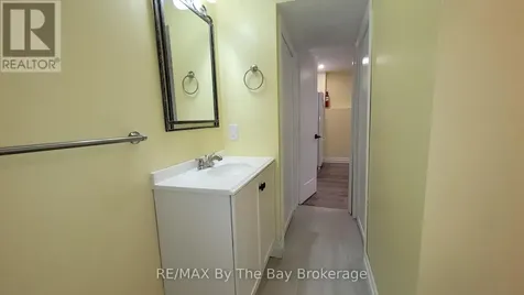 7 Harbour Crescent Wasaga Beach ON L9Z 1G4