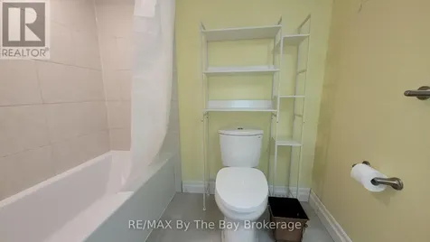 7 Harbour Crescent Wasaga Beach ON L9Z 1G4