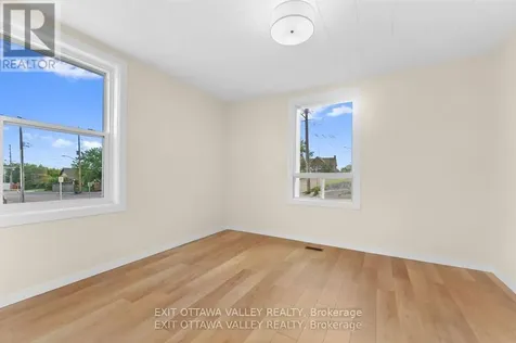 164 Maple Avenue Pembroke ON K8A 1L2