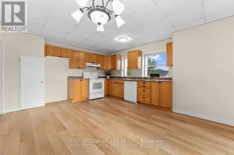 164 Maple Avenue Pembroke ON K8A 1L2