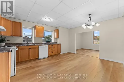 164 Maple Avenue Pembroke ON K8A 1L2