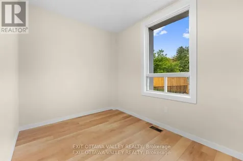164 Maple Avenue Pembroke ON K8A 1L2