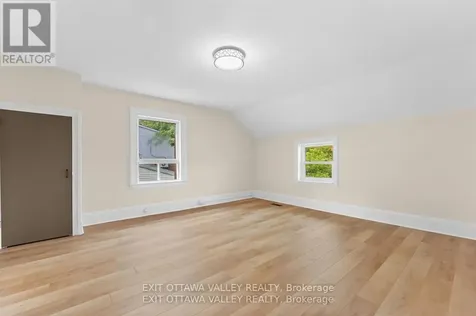 164 Maple Avenue Pembroke ON K8A 1L2