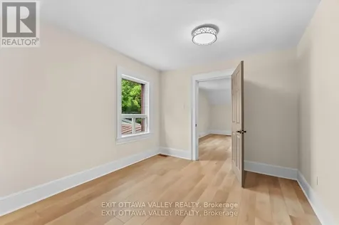 164 Maple Avenue Pembroke ON K8A 1L2